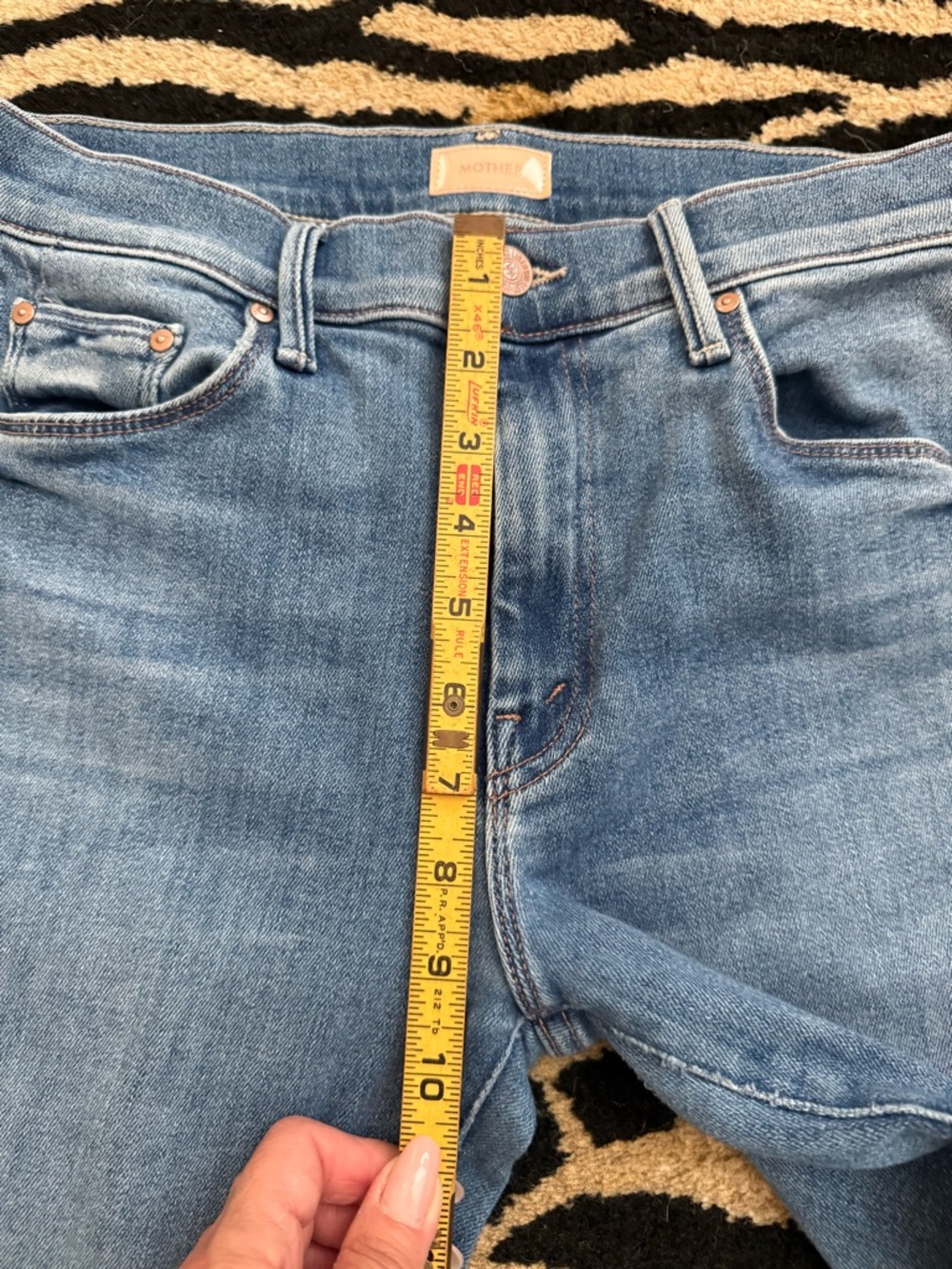 Mother The Weekender Fray Mid Rise Flare Jeans in A Groovy Kind of Love Size 28 - Picture 8 of 13